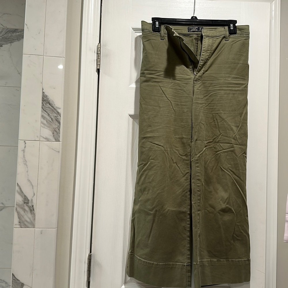 Army Green Wide Leg Trousers - 26/4 Short